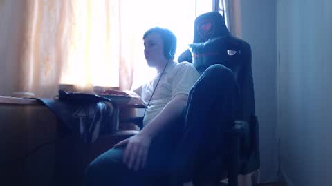 Snapshot of iliaskrisloveee chatting on July 7, 7:45 am lord online show from July 7, 7:45 am