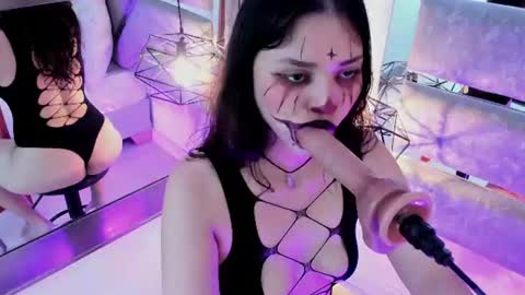 Snapshot of iliy_ chatting on June 28, 3:23 am ILY online show from June 28, 3:23 am