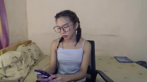 Snapshot of iloveyou28xx chatting on February 19, 9:16 am CALL ME JEN YOUR SWEET GIRL 3 online show from February 19, 9:16 am