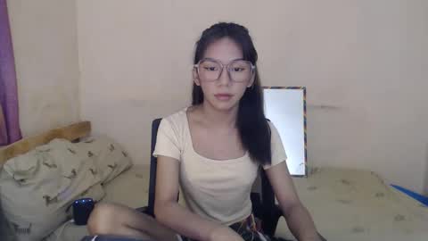 Snapshot of iloveyou28xx chatting on February 20, 10:21 pm CALL ME JEN YOUR SWEET GIRL 3 online show from February 20, 10:21 pm