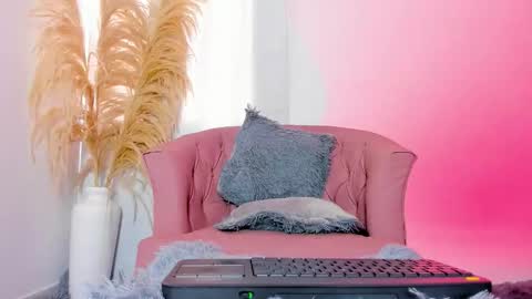 Mia online show from February 10, 5:17 pm