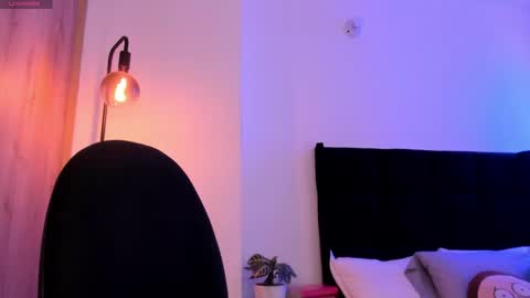 Jhonatan online show from April 28, 1:48 am