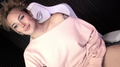 Candy Moore online show from April 13, 11:37 am