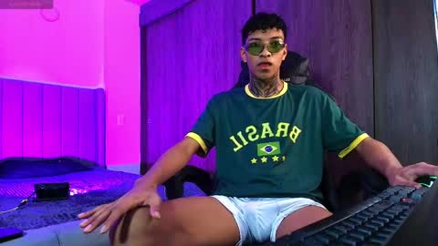 im_usuga online show from April 22, 8:17 am