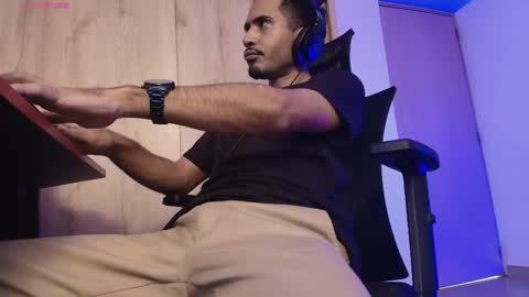 Daniel   thumb up me please its important Im new INDEPENDENT MODEL online show from April 18, 7:07 pm