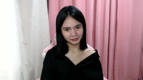 Snapshot of imyourloveypinay chatting on January 22, 7:03 pm thaddea online show from January 22, 7:03 pm