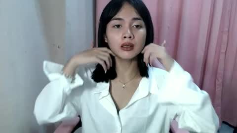 Snapshot of imyourloveypinay chatting on February 1, 5:37 pm thaddea online show from February 1, 5:37 pm