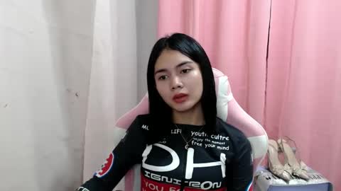 Snapshot of imyourloveypinay chatting on February 17, 4:37 pm thaddea online show from February 17, 4:37 pm