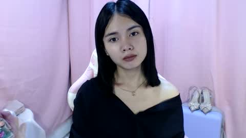 Snapshot of imyourloveypinay chatting on February 25, 8:41 pm thaddea online show from February 25, 8:41 pm