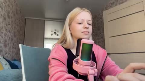 Snapshot of inamillsap chatting on February 17, 11:07 am Lola online show from February 17, 11:07 am