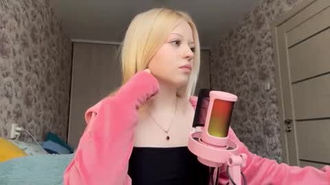 Snapshot of inamillsap chatting on February 19, 11:28 am Lola online show from February 19, 11:28 am