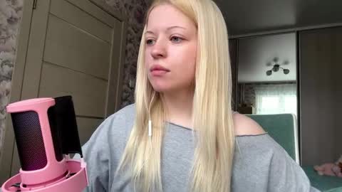 Snapshot of inamillsap chatting on March 1, 9:11 am Lola online show from March 1, 9:11 am