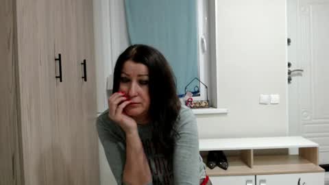 Della online show from May 15, 9:22 pm