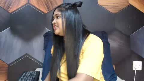 Snapshot of indian_rimmelx chatting on July 13, 6:49 am Melz online show from July 13, 6:49 am