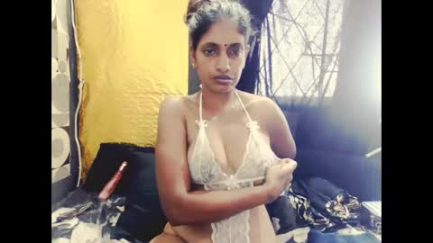 Snapshot of indianhoneyx chatting on February 3, 6:22 am indianhoneyx online show from February 3, 6:22 am