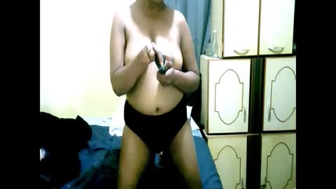 Snapshot of indianpleasures21 chatting on June 6, 11:42 pm indianpleasures21 online show from June 6, 11:42 pm