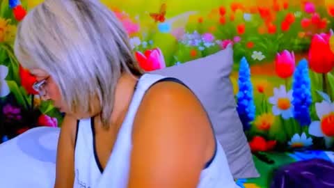 indianroxy27 online show from June 26, 1:21 am
