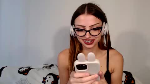 Snapshot of indigoelle chatting on September 16, 4:52 pm Indigo Elle online show from September 16, 4:52 pm