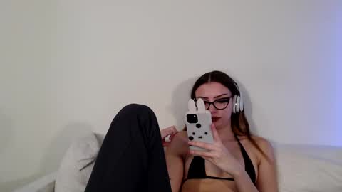 Snapshot of indigoelle chatting on October 18, 6:30 pm Indigo Elle online show from October 18, 6:30 pm