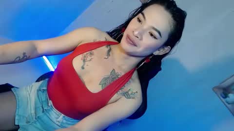 Snapshot of indra_mae chatting on April 11, 11:14 am Mae online show from April 11, 11:14 am