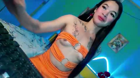 Snapshot of indra_mae chatting on April 22, 3:53 am Mae online show from April 22, 3:53 am