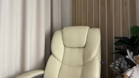 Snapshot of injaathome chatting on February 19, 7:54 pm InjaAtHome online show from February 19, 7:54 pm