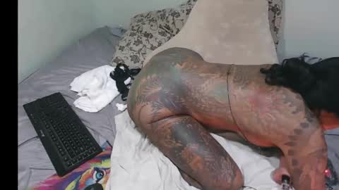 Snapshot of ink_bella chatting on May 21, 6:15 pm ink bella online show from May 21, 6:15 pm