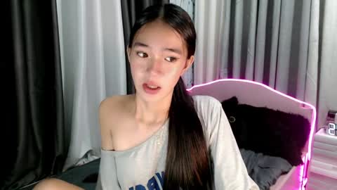 Reign online show from April 14, 6:25 pm