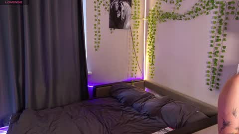 insanely_beautiful online show from July 11, 7:55 am