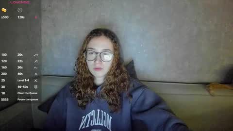 Snapshot of internetsexplorer chatting on February 1, 4:33 am Bernadette Join online show from February 1, 4:33 am