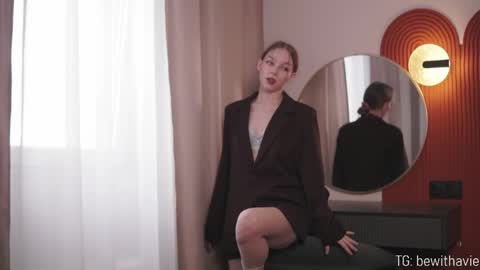 Avie online show from March 29, 1:33 pm