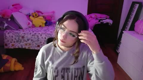 invisibledollx online show from May 25, 7:58 am