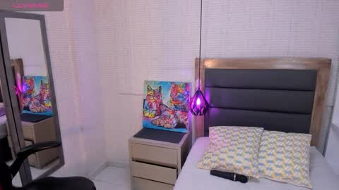 Snapshot of irenneblazer chatting on February 19, 12:45 pm I R E N N E online show from February 19, 12:45 pm