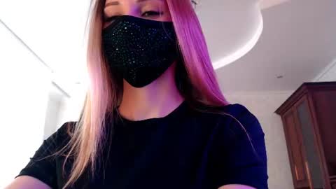 Lily online show from June 8, 4:40 pm