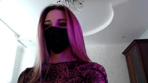 Snapshot of iris_lave chatting on June 21, 3:36 pm Lily online show from June 21, 3:36 pm