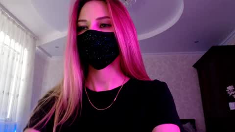 Snapshot of iris_lave chatting on July 7, 4:33 pm Lily online show from July 7, 4:33 pm