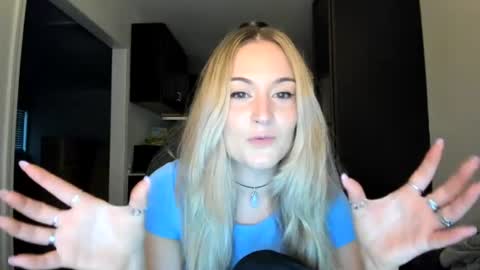 Snapshot of iris_roslin chatting on June 14, 3:41 am Iris 3 online show from June 14, 3:41 am