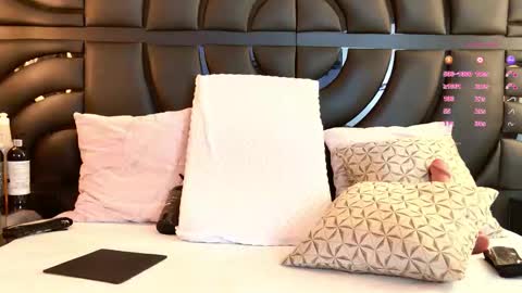 Iris online show from March 10, 7:30 pm