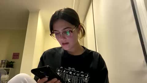 irisss31 online show from May 26, 6:59 pm