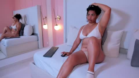 Snapshot of irlys_naia chatting on July 3, 12:22 pm Irlys Naia online show from July 3, 12:22 pm