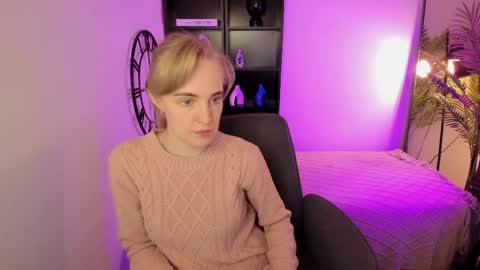 Snapshot of irmaronn chatting on April 6, 8:26 am Irma online show from April 6, 8:26 am