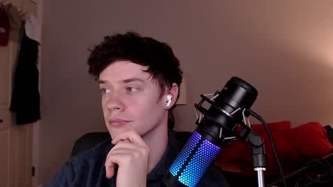 Snapshot of ironthud chatting on December 7, 1:03 am Sam online show from December 7, 1:03 am