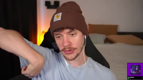 Snapshot of ironthud chatting on September 22, 1:24 pm Sam online show from September 22, 1:24 pm