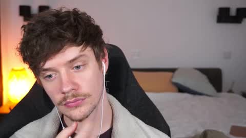 Snapshot of ironthud chatting on October 3, 3:53 pm Sam online show from October 3, 3:53 pm