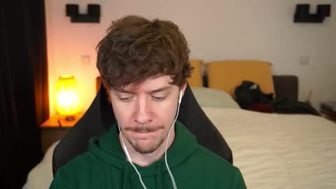 Snapshot of ironthud chatting on October 5, 6:17 pm Sam online show from October 5, 6:17 pm