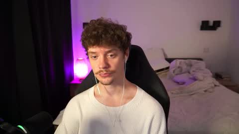 Snapshot of ironthud chatting on October 9, 4:27 pm Sam online show from October 9, 4:27 pm