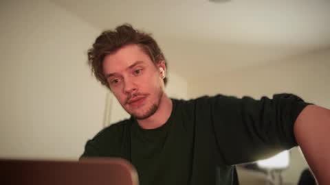 Snapshot of ironthud chatting on October 25, 9:20 pm Sam online show from October 25, 9:20 pm