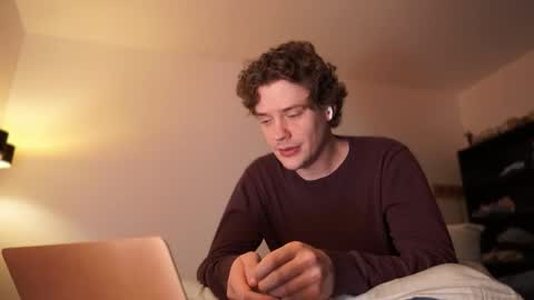 Snapshot of ironthud chatting on November 15, 9:21 pm Sam online show from November 15, 9:21 pm