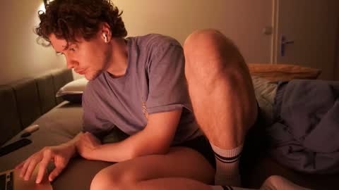 Snapshot of ironthud chatting on November 23, 9:36 pm Sam online show from November 23, 9:36 pm