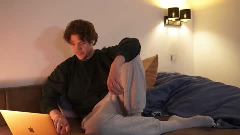 Snapshot of ironthud chatting on November 24, 10:53 pm Sam online show from November 24, 10:53 pm